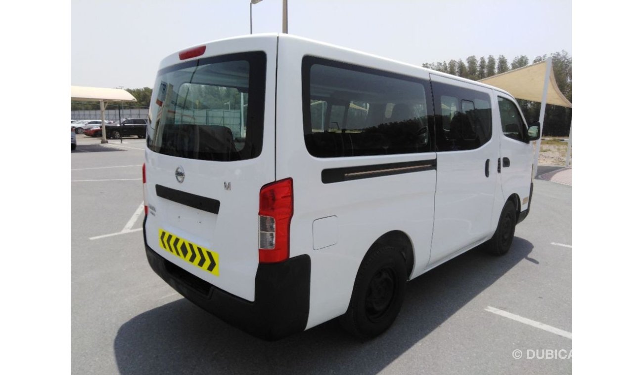 Nissan Urvan 2015 gcc.... 14 seat..... Very celen car..... For sale