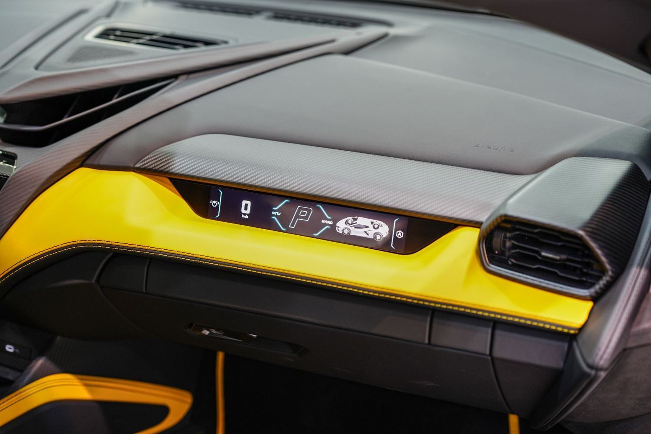 لامبورغيني ريفويلتو 6.5L V12 Hybrid 2024 Lamborghini Revuelto, Brand New, Carbon Fiber Interior, GCC Specs!!