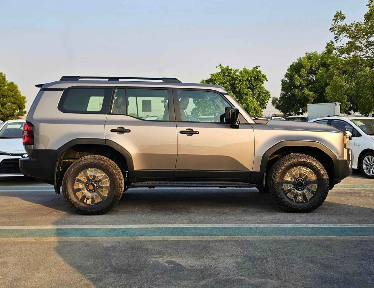 Toyota Prado ADVENTURE WITH COMPRESSOR /2.8L V4 DIESEL/DRIVER POWER WITH LEATHER SEATS/AUTO A/C (CODE#P28ADV3B)