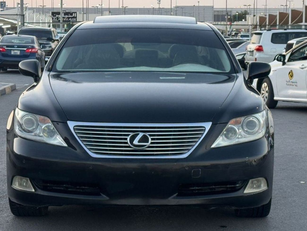 لكزس LS 460 In excellent condition and requires no expense