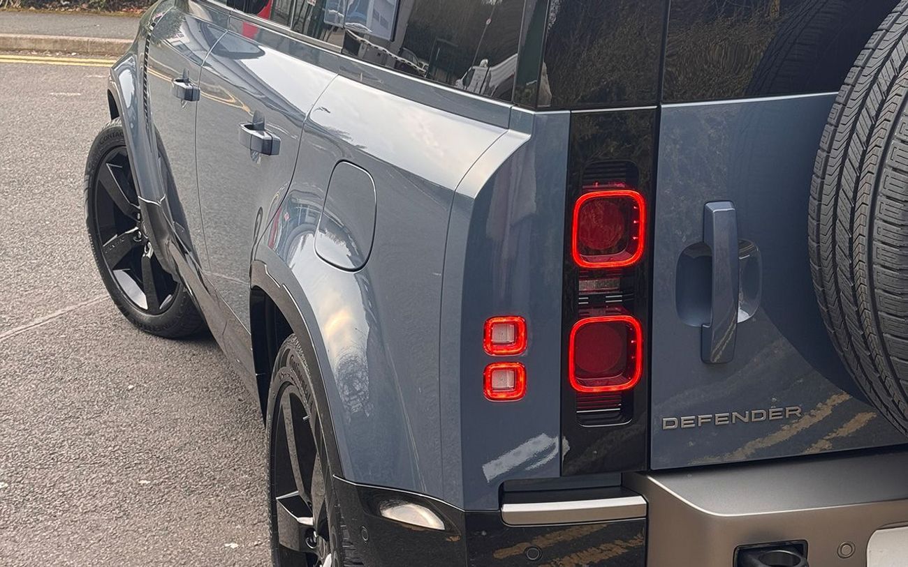 Land Rover Defender P300 110 2.0L (5 Seater) RIGHT HAND DRIVE