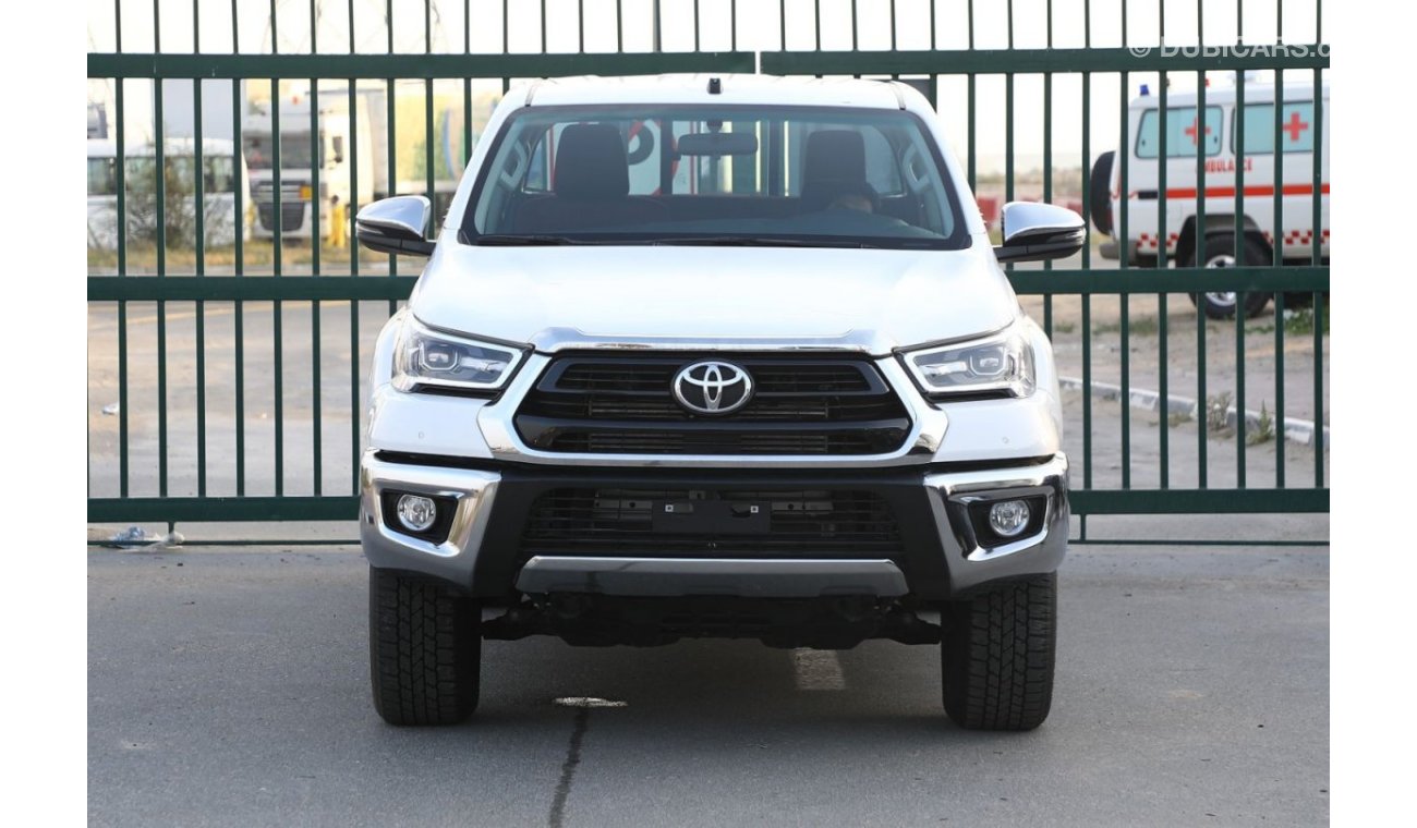 Toyota Hilux 2023 Toyota Hilux 4x4 DC 2.8 - Super White inside Maroon