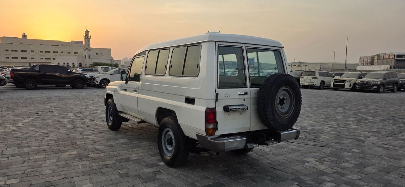 Toyota Land Cruiser Pickup 70