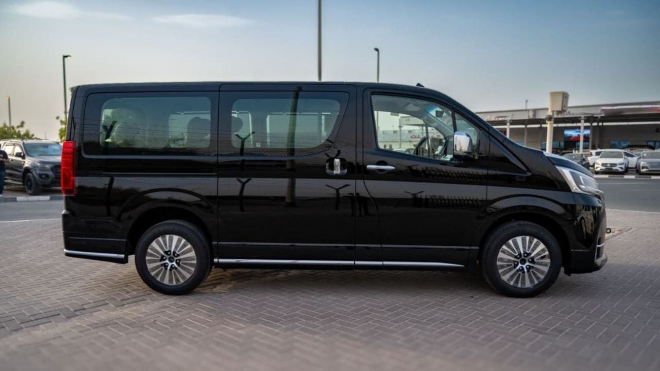 Toyota Granvia 2.8L, 4-Cylinder Turbo Diesel - Automatic - 6 Seater - 5 Door - RWD