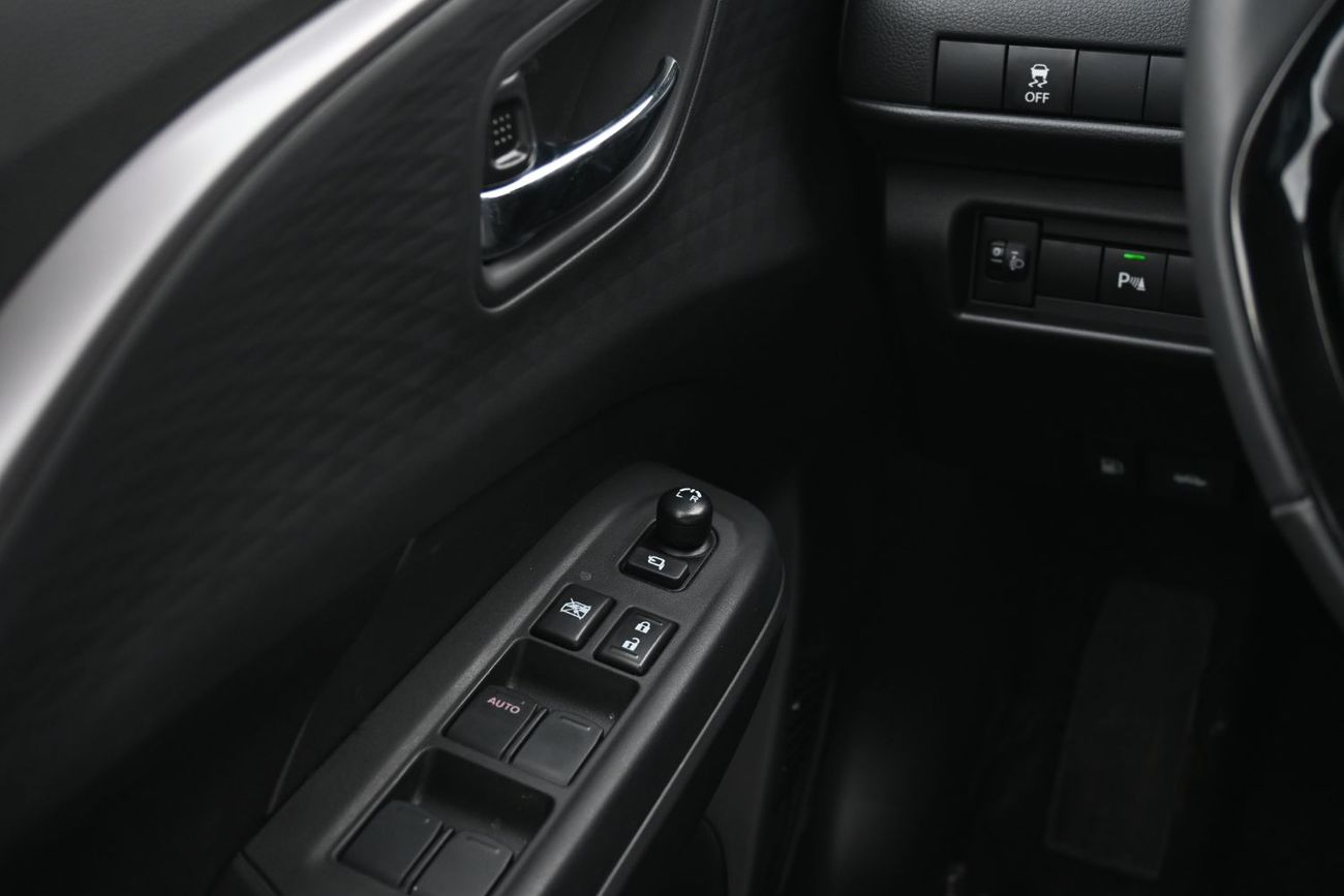 Suzuki Swift Suzuki Swift 1.2L Petrol, Hatchback, FWD, White Dual Tone, Model 2026