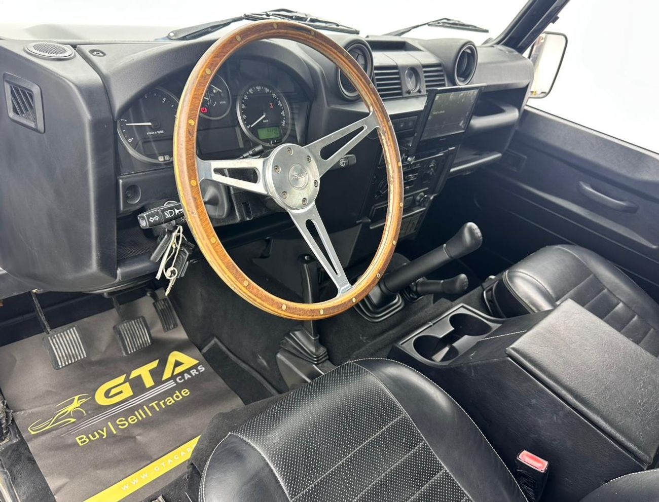 لاند روفر ديفندر 2011 Land Rover Defender 90, Full Service History, Excellent Condition, GCC