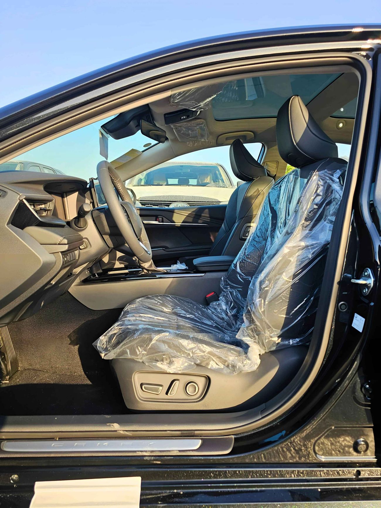 Toyota Camry G PREMIUM / 2.5L HYBRID / HEADUP DISPLAY / PANORAMAIC ROOF / CHINESS SPECS (CODE # HYBRID)