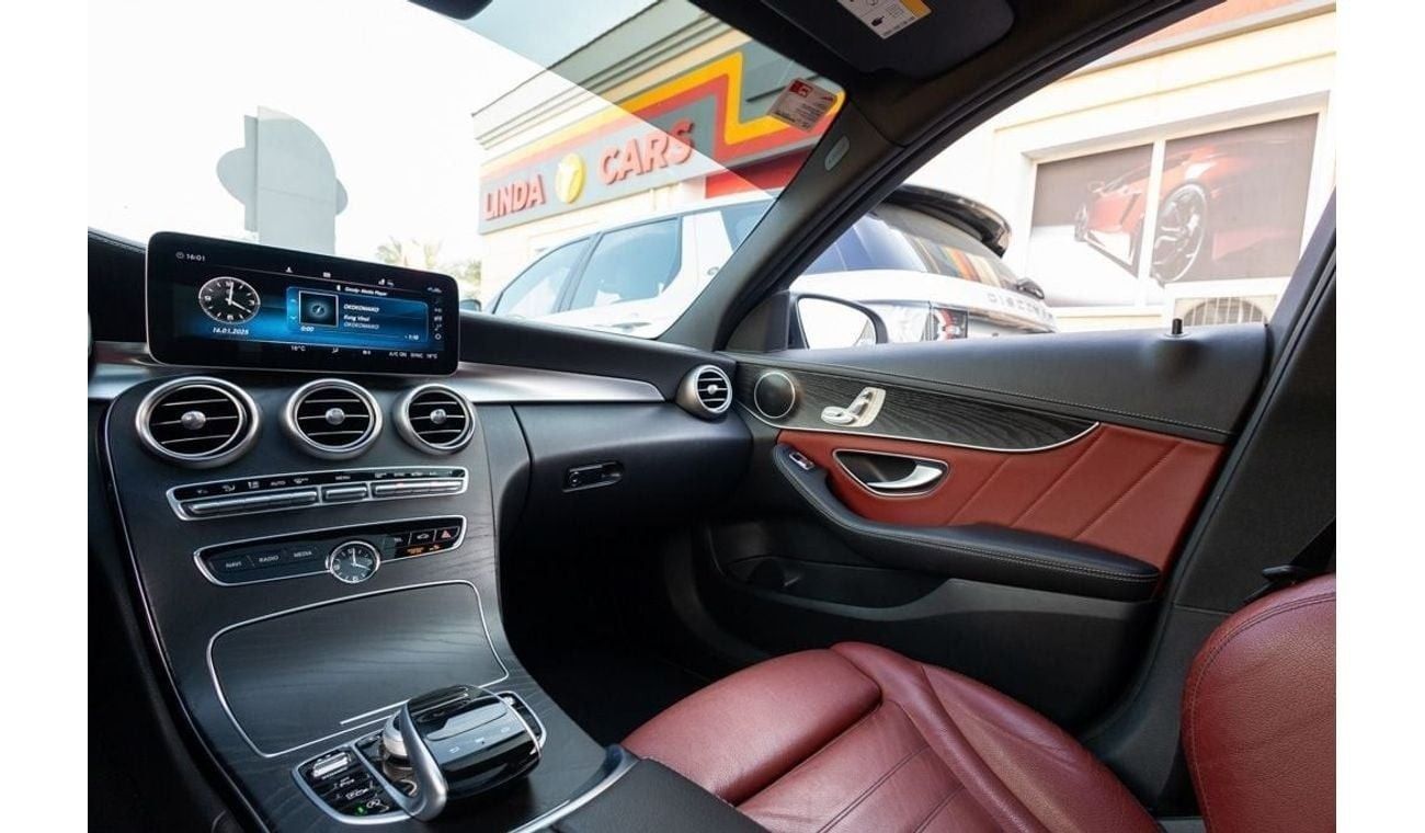 مرسيدس بنز C 200 Mercedes-Benz C200 AMG Premium + 2020 GCC under Agency Warranty and Service Contract  w
