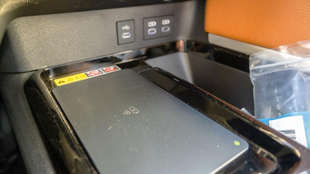 تويوتا كامري كامري لوميرا هايبرد صنع ياباني مواصفات خليجي