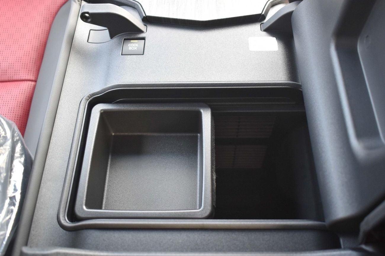 تويوتا لاند كروزر Toyota LC300 VXR 3.3L Full with radar 2025