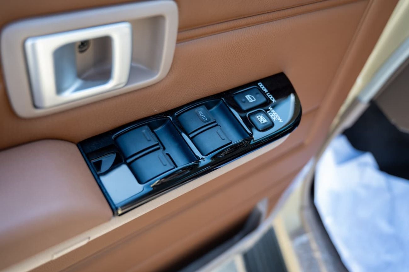 Toyota Land Cruiser 70 LC 76 2.8L | Diesel | 4 Cylinder | 6 Speed Automatic | 5 Door | 5 Seats