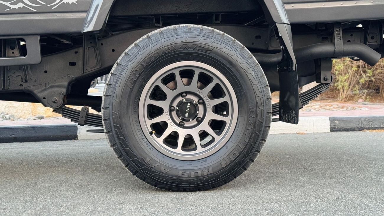 تويوتا لاند كروزر بيك آب HEAVY DUTY FRONT BUMPER | SINGLE CABIN | GR LEATHER SEATS | 4.5L DIESEL ENGINE | MANUAL TRANSMISSION