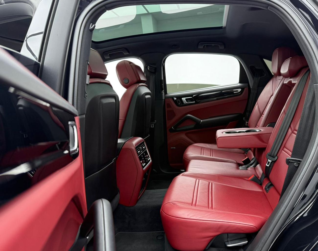 بورش كايان Std 3.0L (335 HP) 2021 Porsche Cayenne ,Porsche Warranty June/2026 ,Full Porsche Service History ,Ex