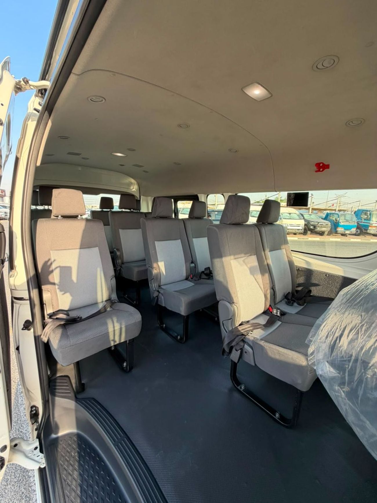 تويوتا هاياس 2020 Toyota Hiace 3.5L V6 GCC- Passenger - Patrol - Manual - 13 Seater - No Accident