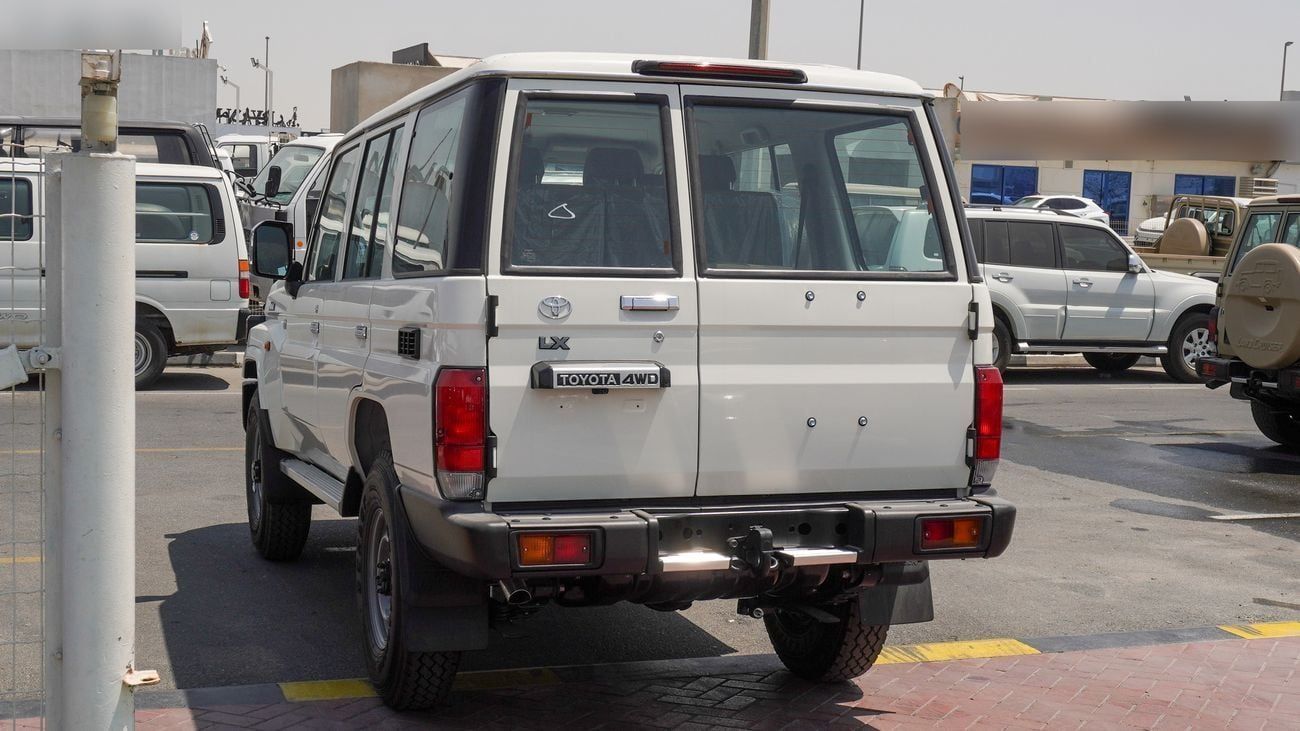Toyota Land Cruiser 70 LC76 LX LX 2.8L Diesel A/T