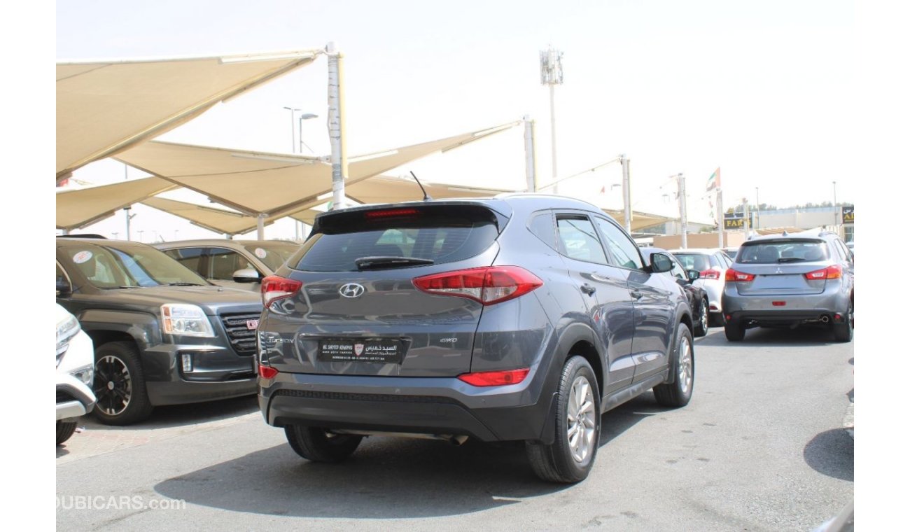Hyundai Tucson GLS ACCIDENTS FREE - GCC - PERFECT CONDITION INSIDE OUT - 4WD