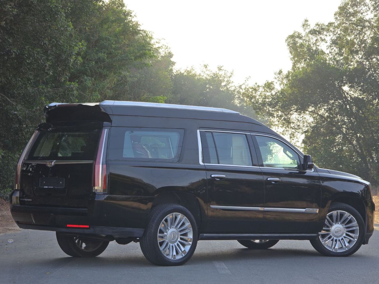 Cadillac Escalade ESV Platinum 6.2L ESCALADE ESV PLATINUM 2018 GCC VIP SEATS // TV // LOW MILEAGE // PERFECT CONDITION