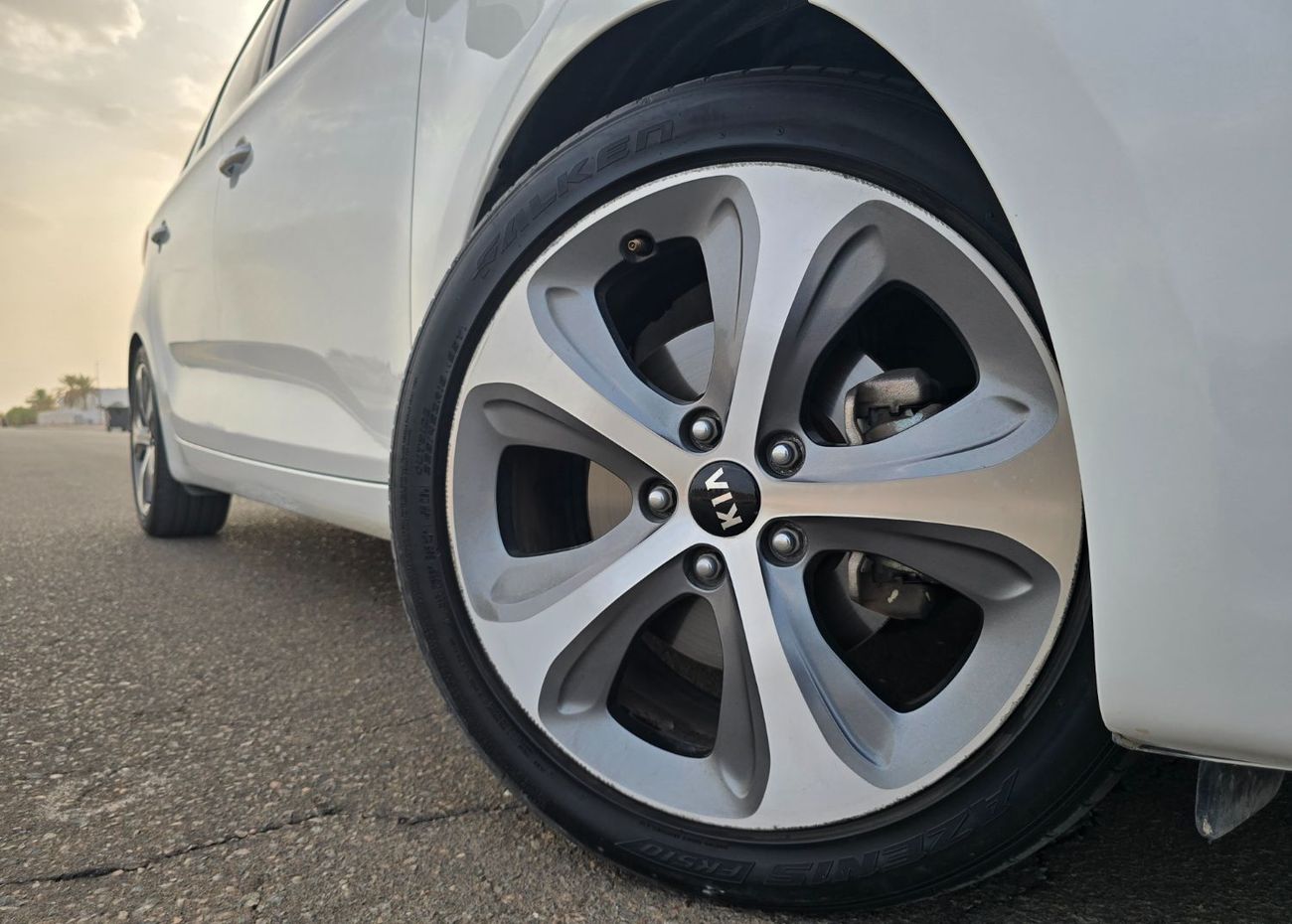 Kia Carens EX Deluxe 2.0L