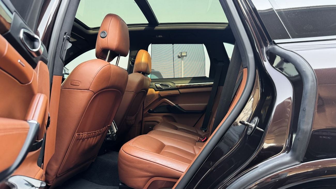 Porsche Cayenne S Platinum Edition 2018 GCC Full Service History