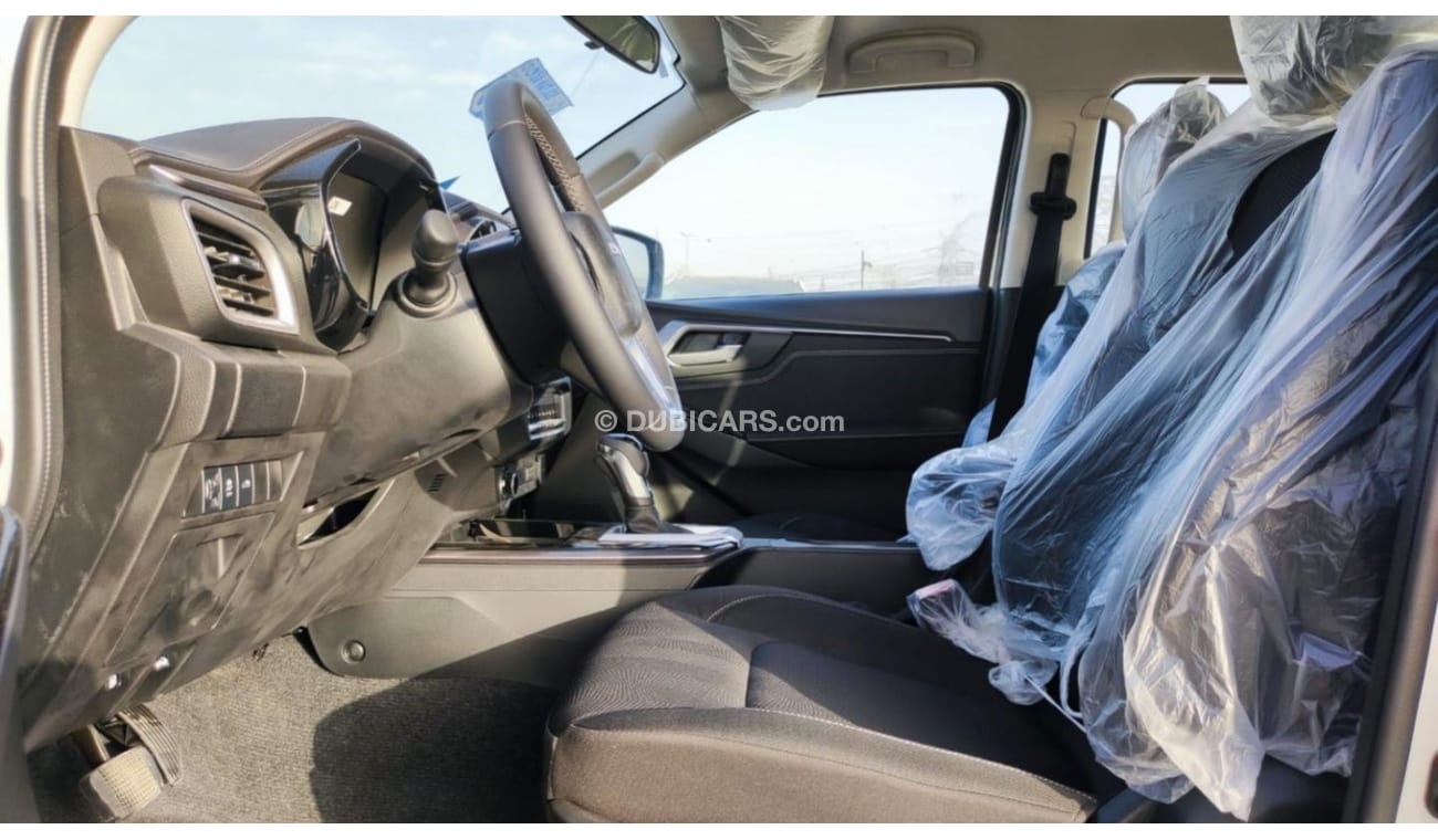 Isuzu DMax RG Crew 3.0L Diesel, pick up, 2023, 4x4, 4 doors, white color.