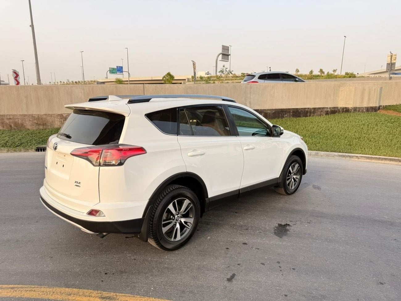 تويوتا راف ٤ VXR XLE