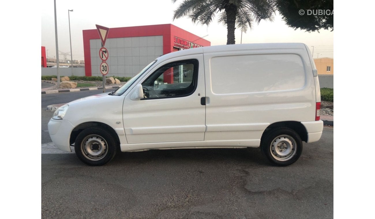 بيجو بارتنر قصير جسم 2013 PEUGEOT PARTNER GCC 2DR VAN 1.6L 4CYL MANUAL IN GOOD CONDITION