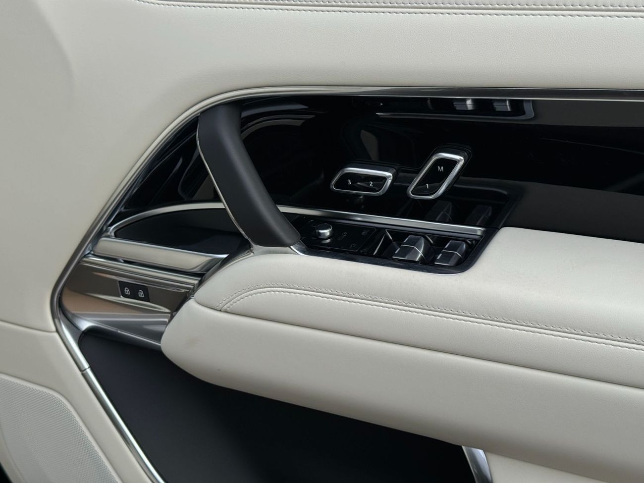 Land Rover Range Rover Range Rover HSE D300 SWB RIGHT HAND DRIVE