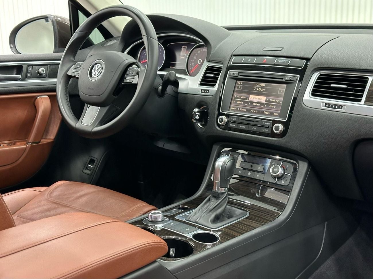 Volkswagen Touareg 2016 Volkswagen Touareg, Service History, Excellent Condition, GCC