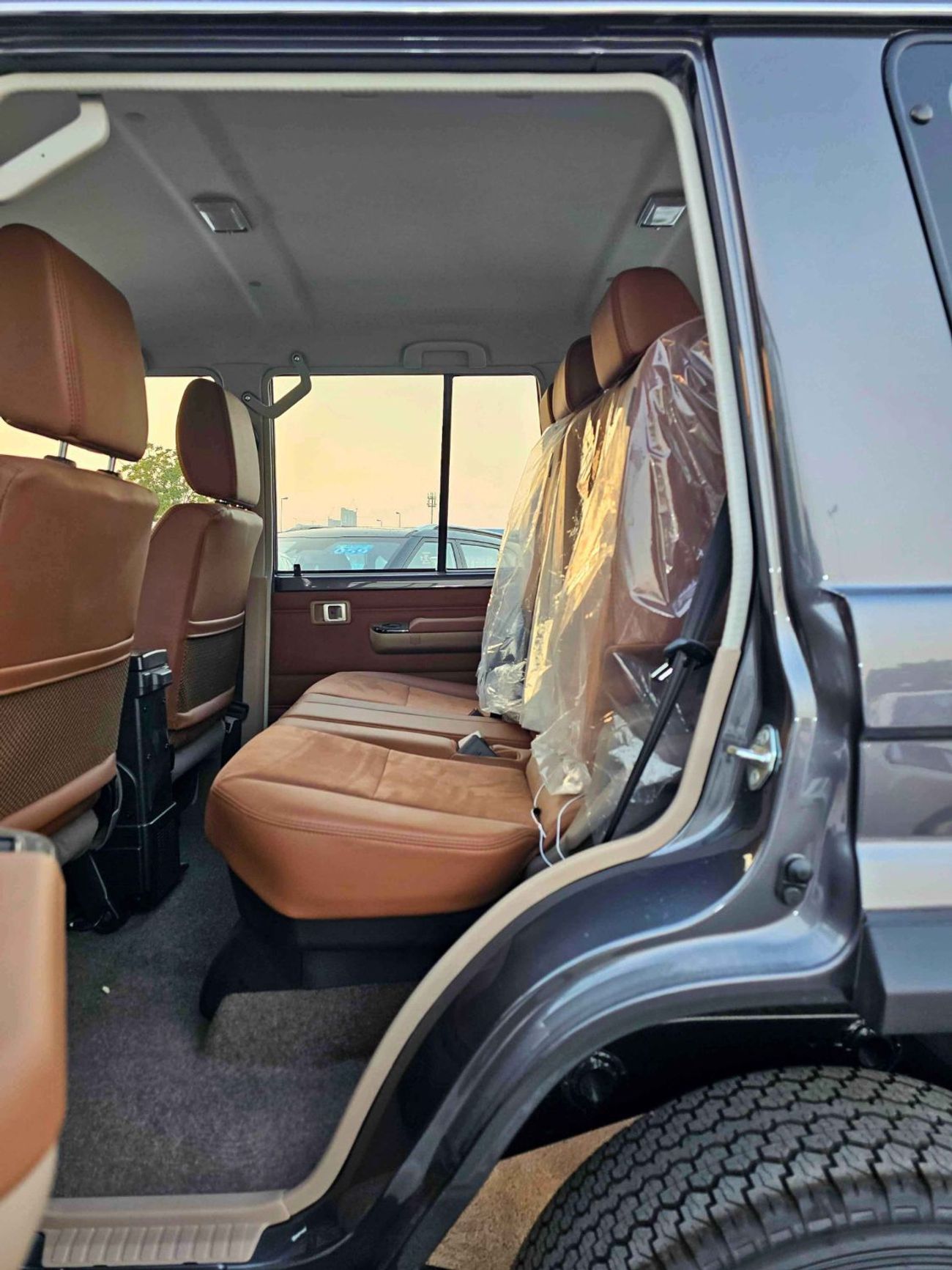 Toyota Land Cruiser 70 LX LC76 / 4.0L PETROL A/T / RADAR, DIFFLOCK, WINCH, SNORKEL, REFRIGERATOR / CODE # 76PAFR