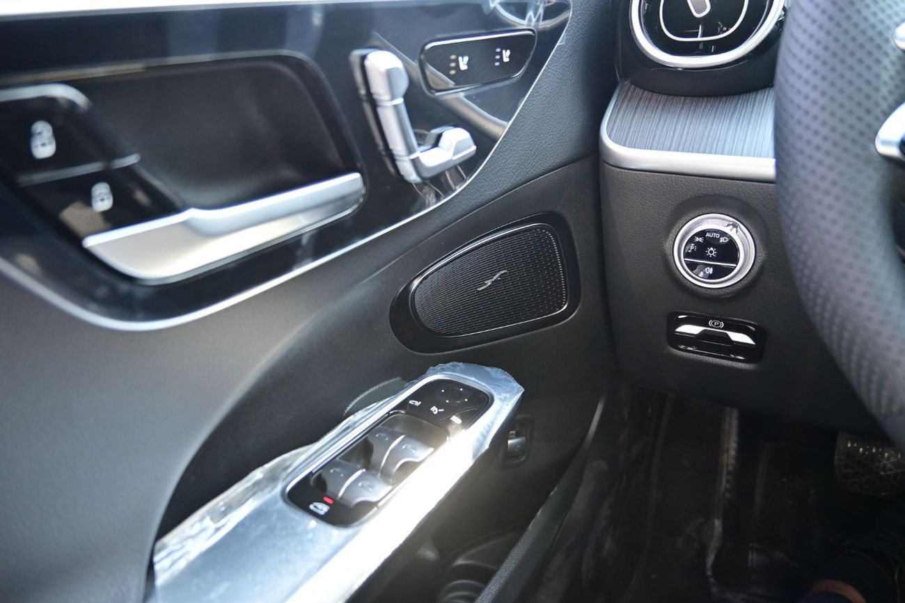 Mercedes-Benz C 200 L Mercedes-Benz C200L Full 1.5L, Petrol AT, Model 2025 Color White