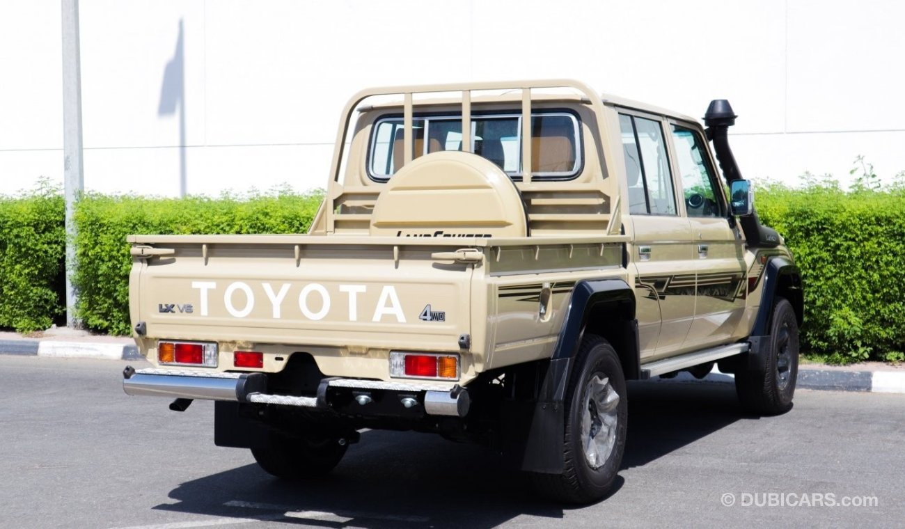 Toyota Land Cruiser Pick Up تويوتا كروزر دبل   *70 anniversary *    فل اوبشن ونش دفلوك  2022  لون بيج