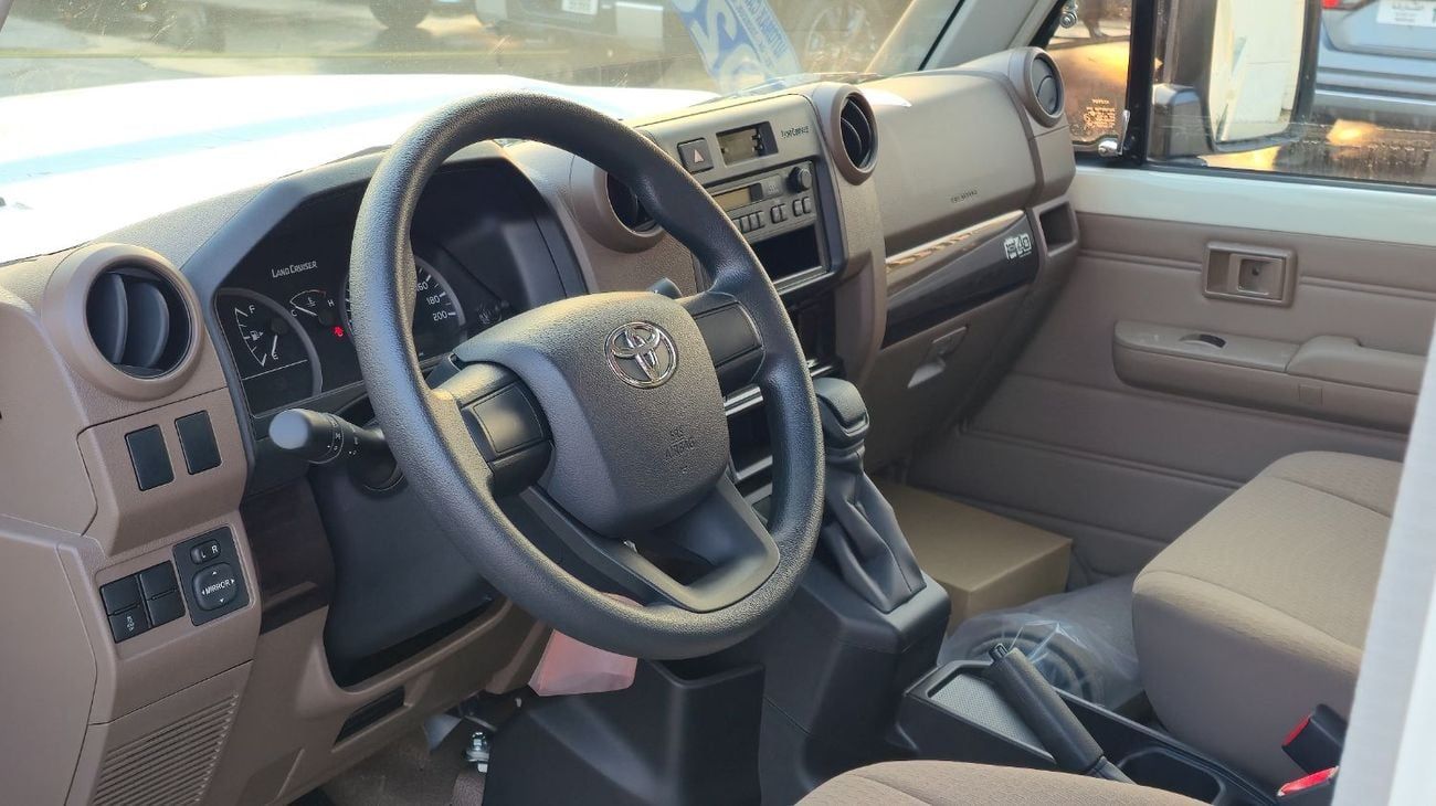 Toyota Land Cruiser Pick Up TOYOTA LC 79 S/C A/T 2.8L DSL MODEL YEAR 2025 WHITE(WITH DIFFIRENTIAL LOCK)