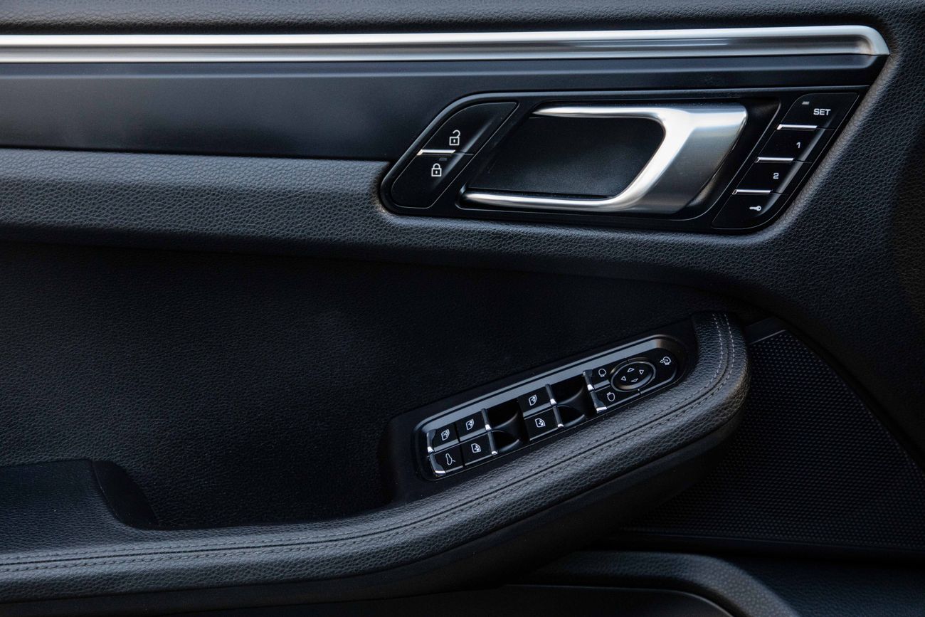 Porsche Macan Macan  | 4,603 P.M | 0% Downpayment | CHRONO PACK | PORSCHE SERVICE HISTORY!