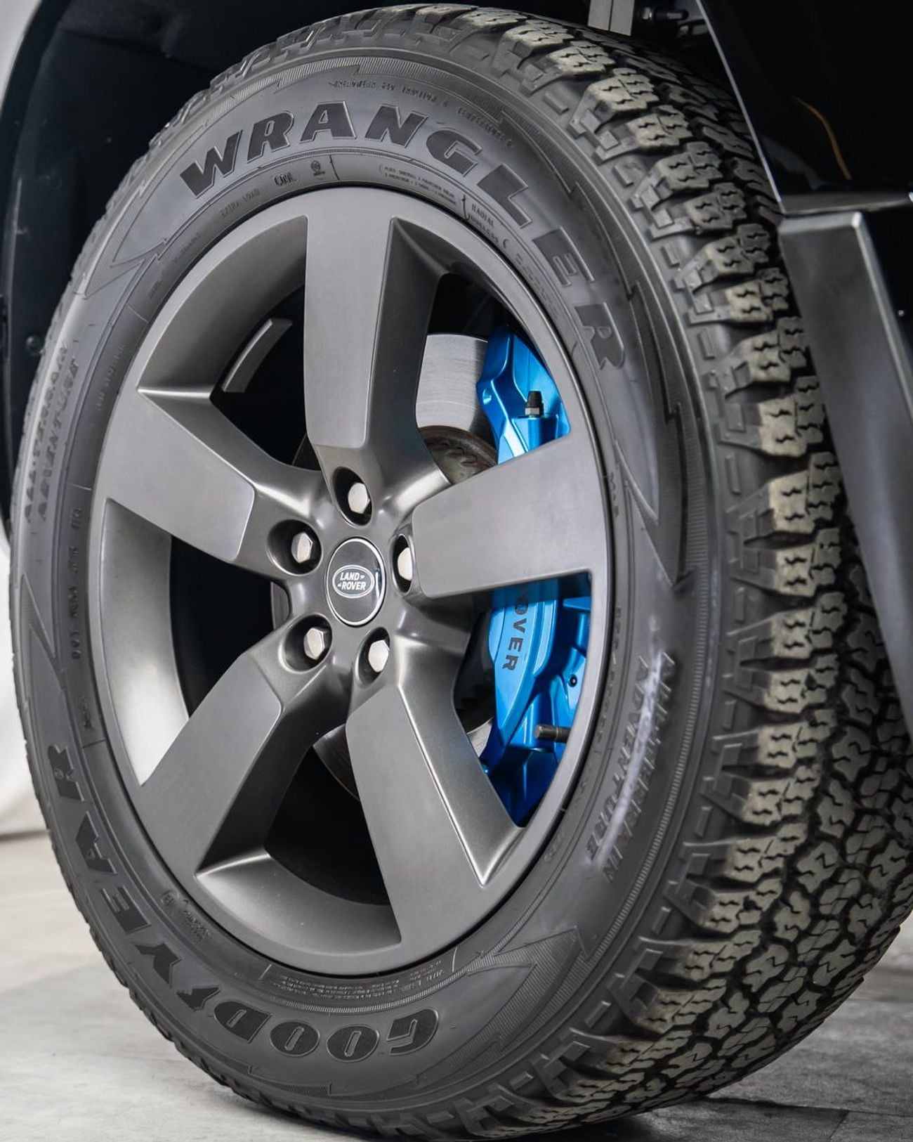 لاند روفر ديفندر 110 HSE P400