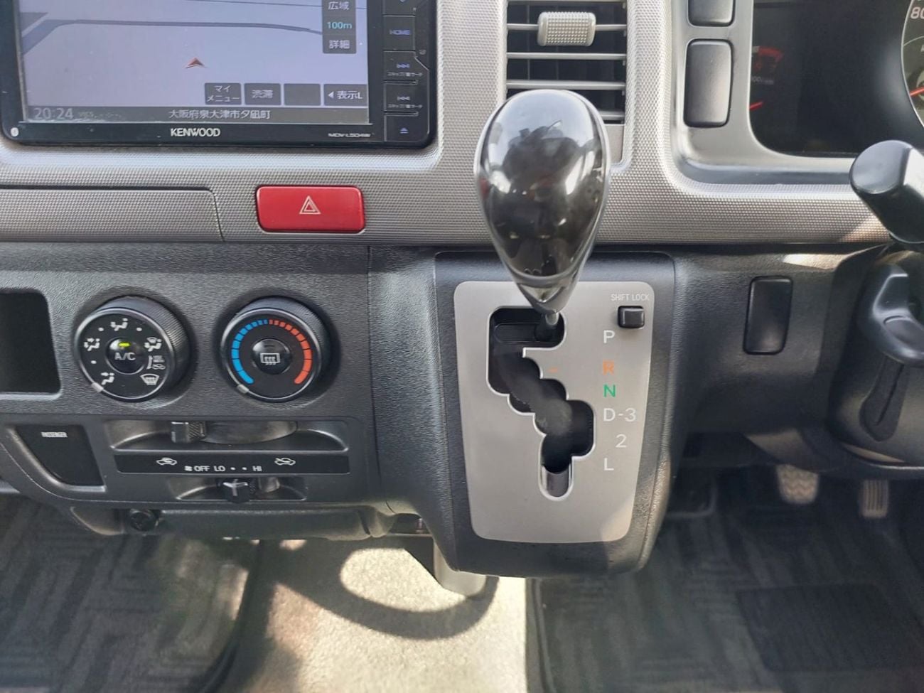 تويوتا هاياس TOYOTA HIACE VAN RHD 2004 MODEL 2.0 L PETROL AUTOMATIC(PM02513)