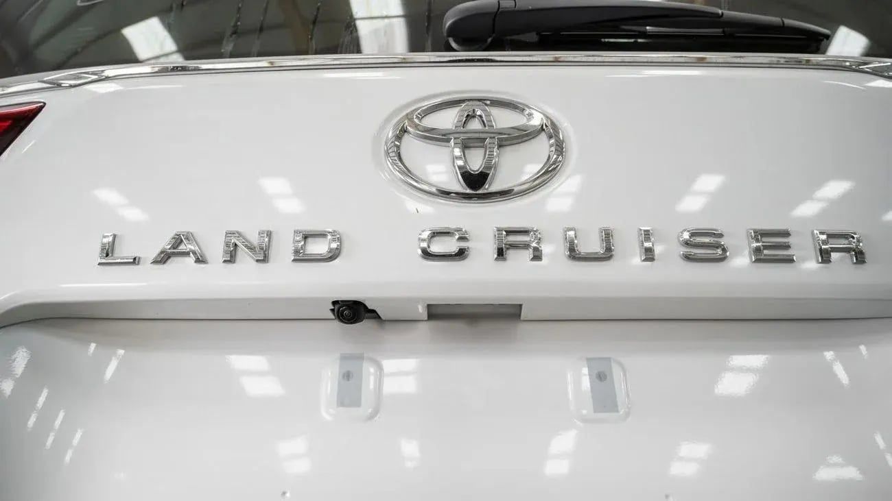 Toyota Land Cruiser VXR LAND cruiser VXR 3.5 petrol 2026