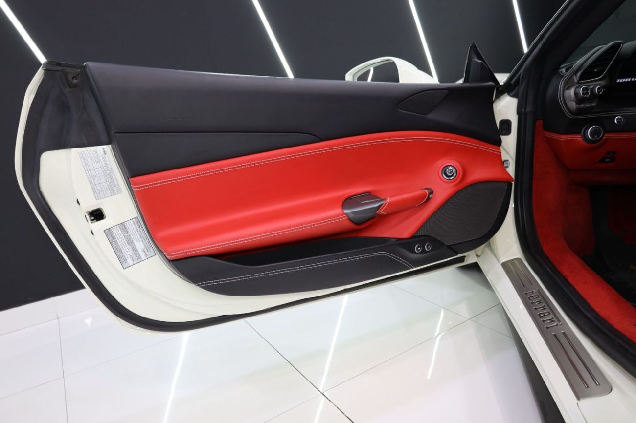 فيراري 488 Std 3.9L GTB, Bianco Avus Exterior, Passenger Display, Very Low KM, GCC Spec!!