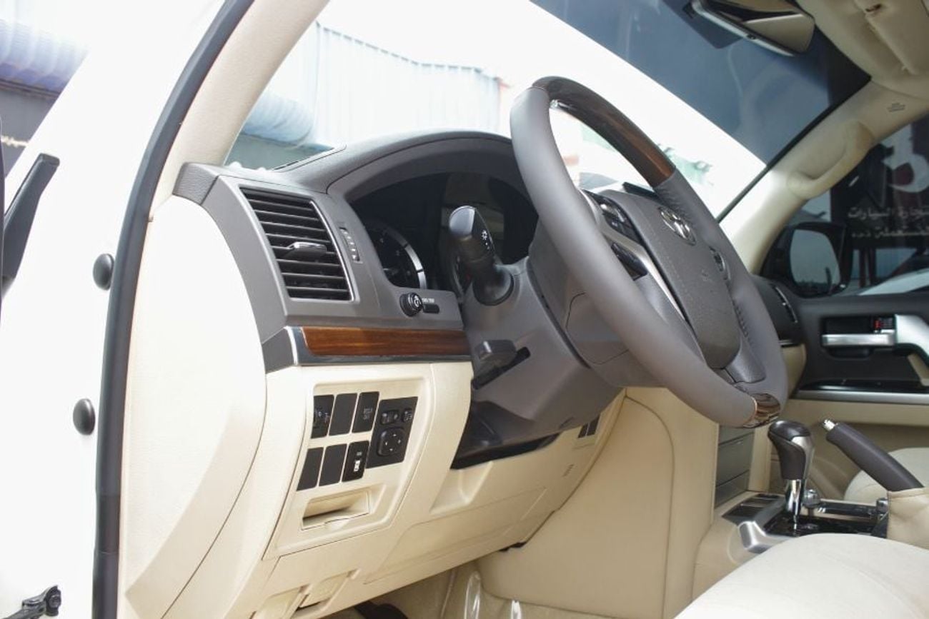 Toyota Land Cruiser STD EXR 5.7L 4WD V8,GCC