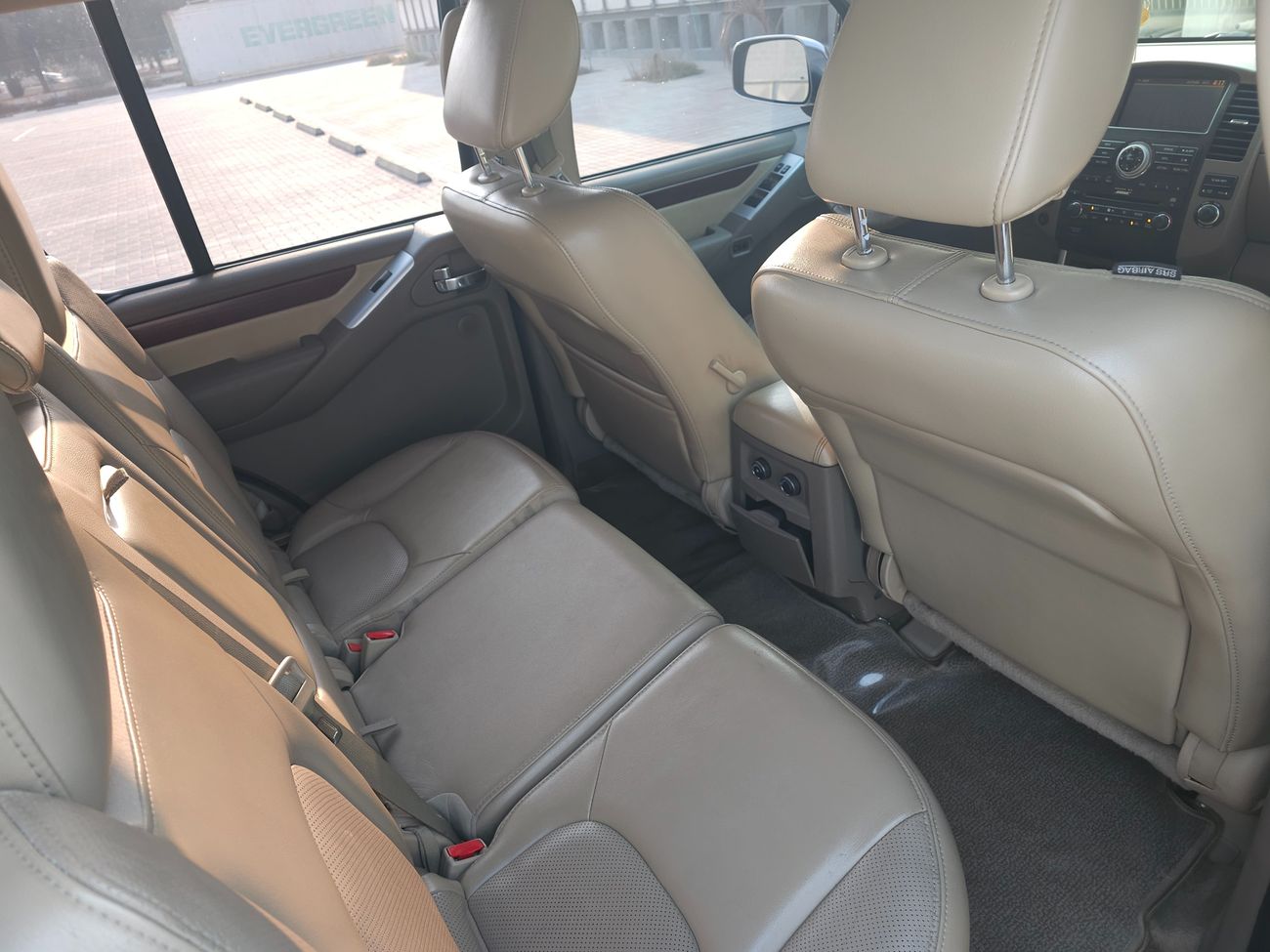 Nissan Pathfinder LE 4.0 V6