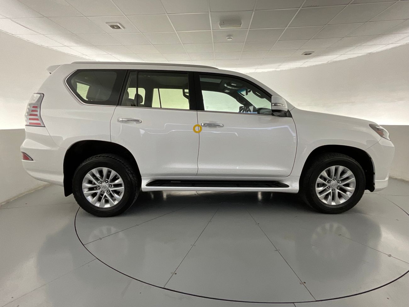 لكزس GX 460 Premier | عرض العيد الحصري | خالية من أضرار الفيضانات