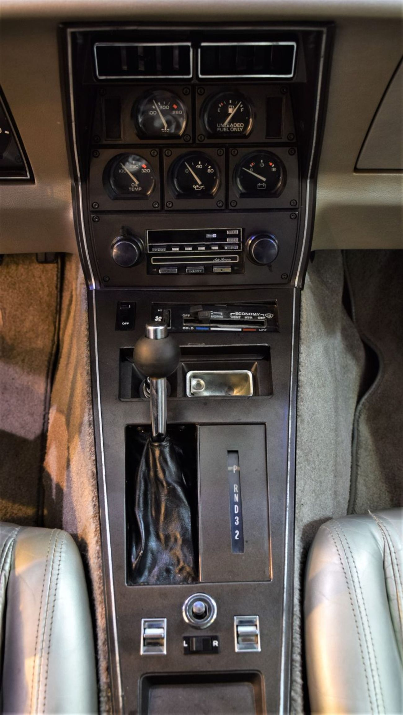 شيفروليه كورفت Chevrolet Corvette C3 ( COLLECTOR EDITION ) 1982 Model! in Copper / Golden Color! American Specs