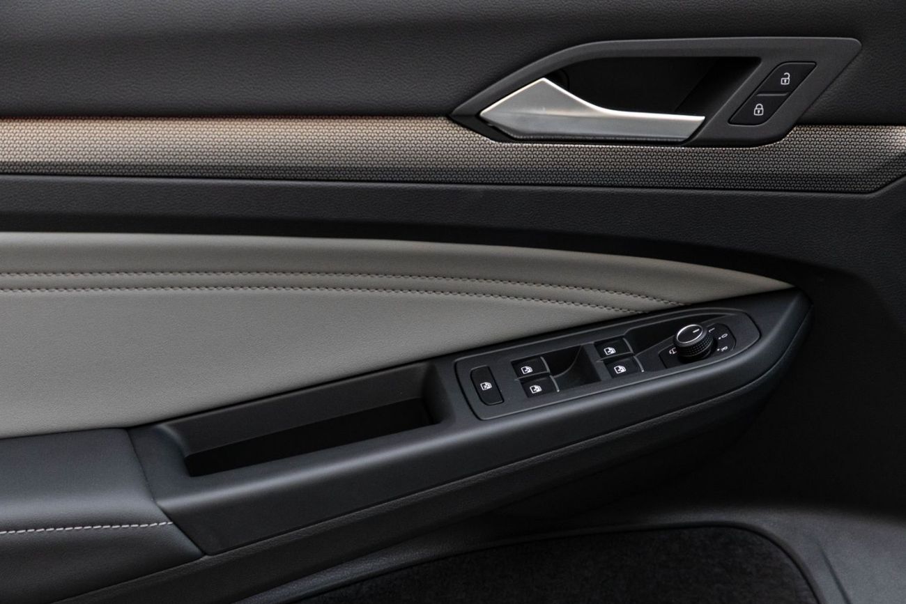 فولكس واجن جولف 2,056 P.M  | 0% Downpayment | Volkwagen Golf R-Line Brand New!