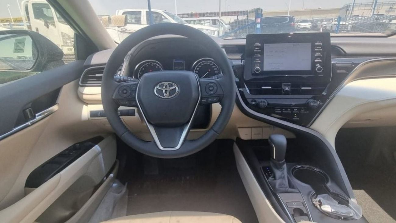 Toyota Camry 2.5 GLI  WITH SUN ROOF LEAATHER SEATS  SCREEN CAMERA