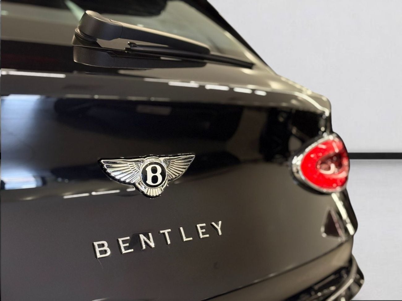 Bentley Bentayga AZURE AED 11,660 P.M | 0% DOWN PAYMENT | BENTLEY BENTAYGA AZURE FIRST EDITION | 4.0L V8 | FULL AGENCY SERV