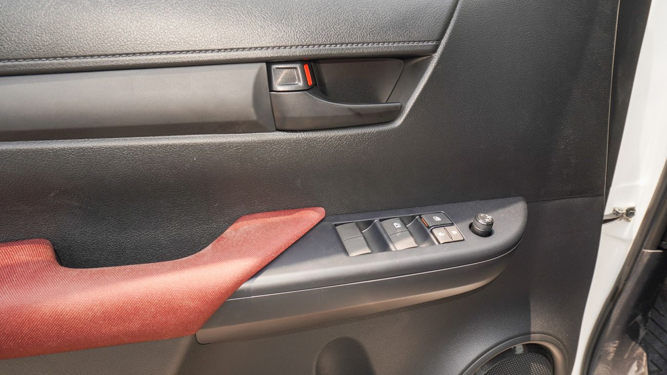 تويوتا هيلوكس DLX 2.4L DIESEL