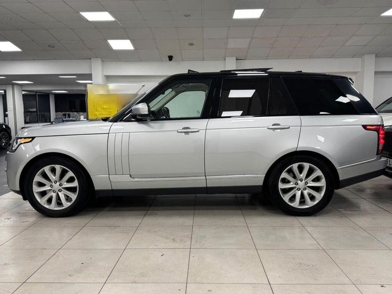 Land Rover Range Rover 3.0 DIESEL ENGINE | AWD | SUNROOF | ELECTRIC SEATS