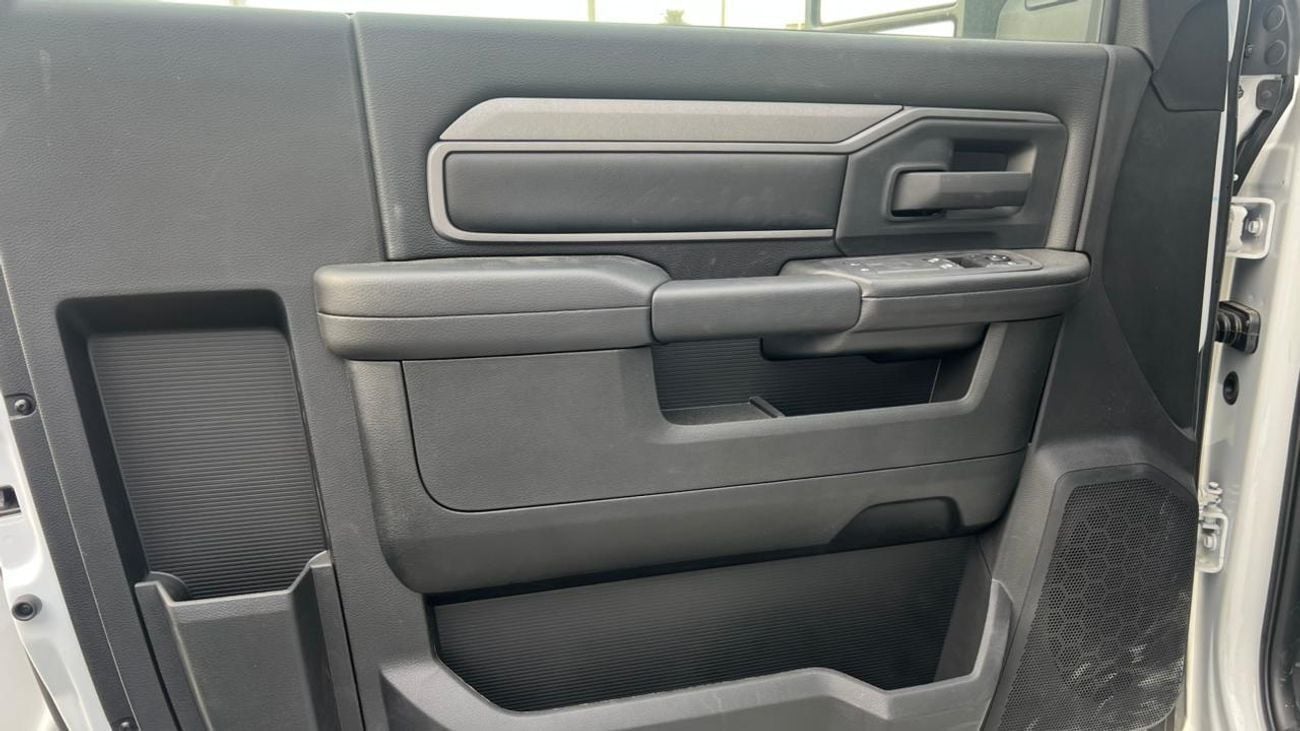 RAM 5500 EXPORT ONLY - Ram 5500 Regular Chassis Cab 4x4 6.7L Cummins Diesel 8-Speed AT