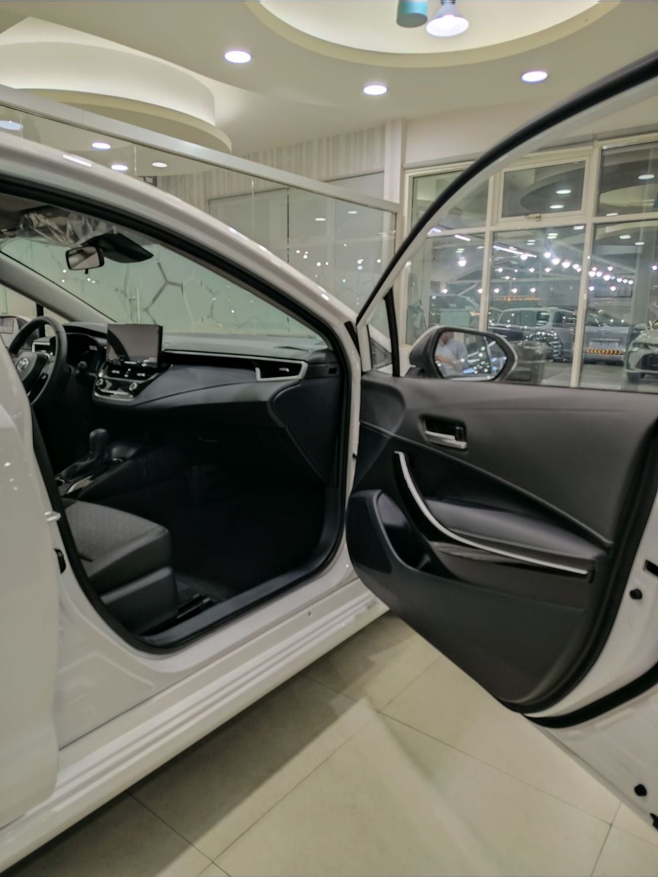 تويوتا كورولا GLI Moonroof Hybrid 1.8L