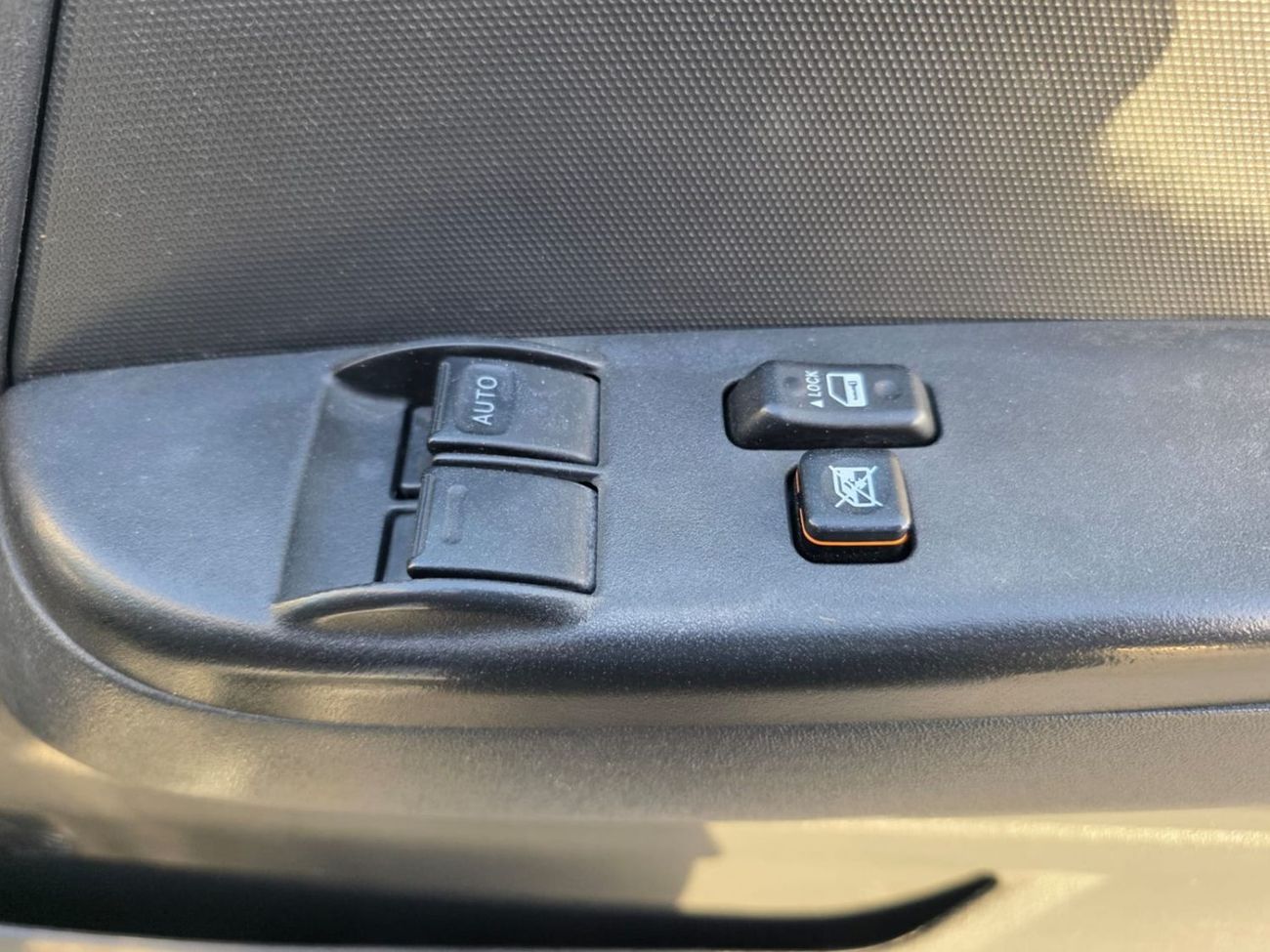 Toyota Hiace TOYOTA HIACE COMMUTER VAN RHD 2013 MODEL 3.0 L DIESEL MANUAL(PM10868)