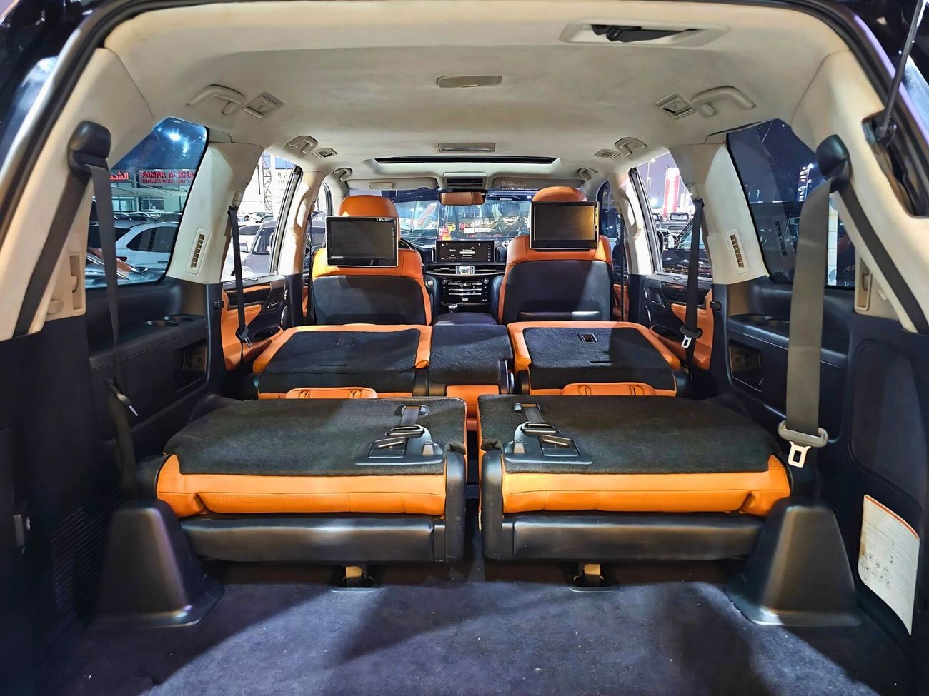 Lexus LX570 GCC/ FULL OPTION / RADAR / ZAFRAN INTERIOR/LOW MILEAGE/ EXPORT ONLY / LOT#25091